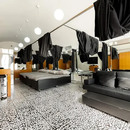 旅馆 Unique Spa Sleeping Experience 卢布尔雅那