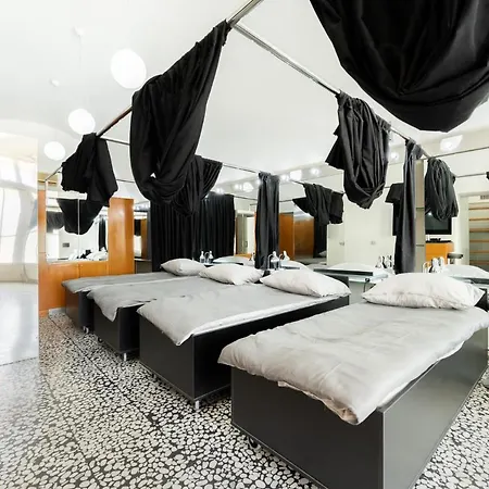 Unique Spa Sleeping Experience 旅馆